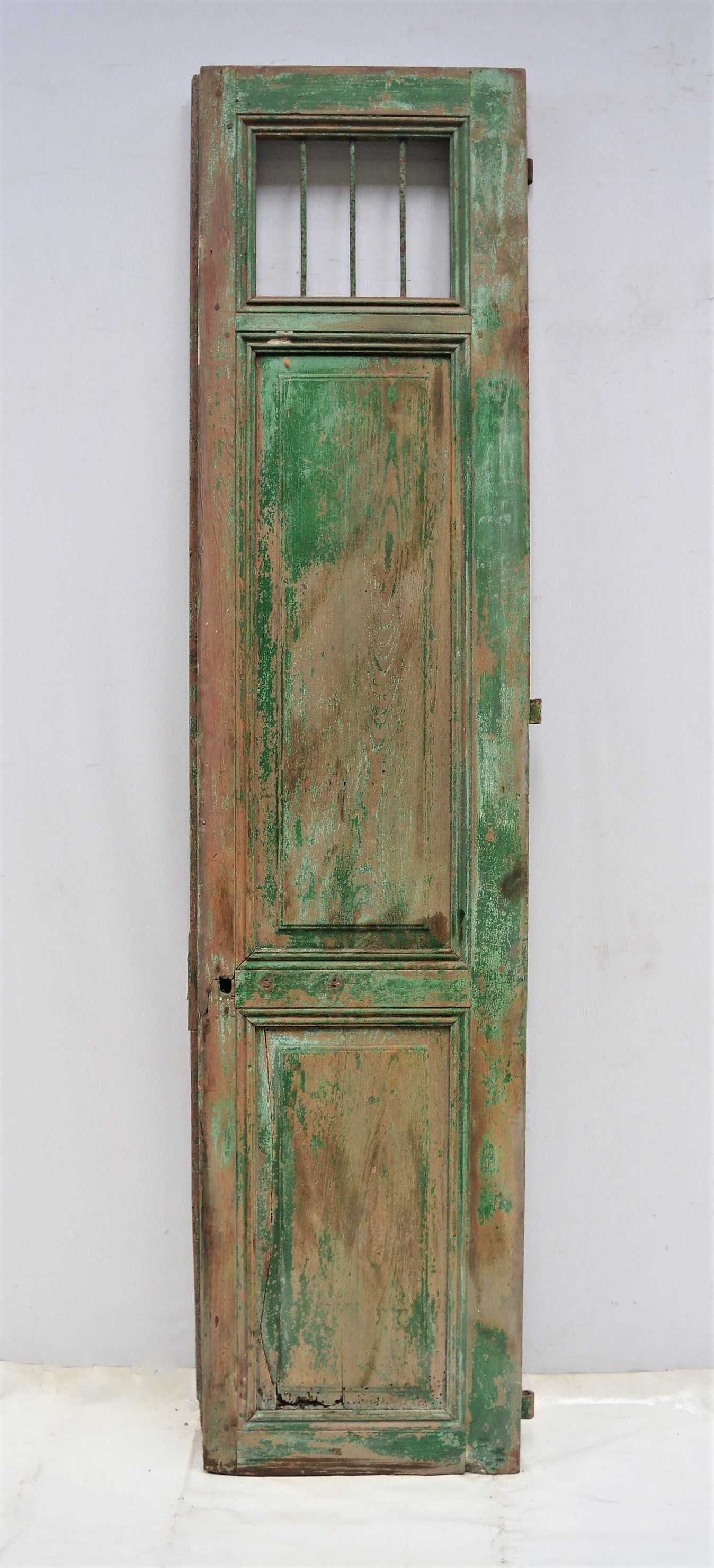 PUERTA DE MADERA VERDE