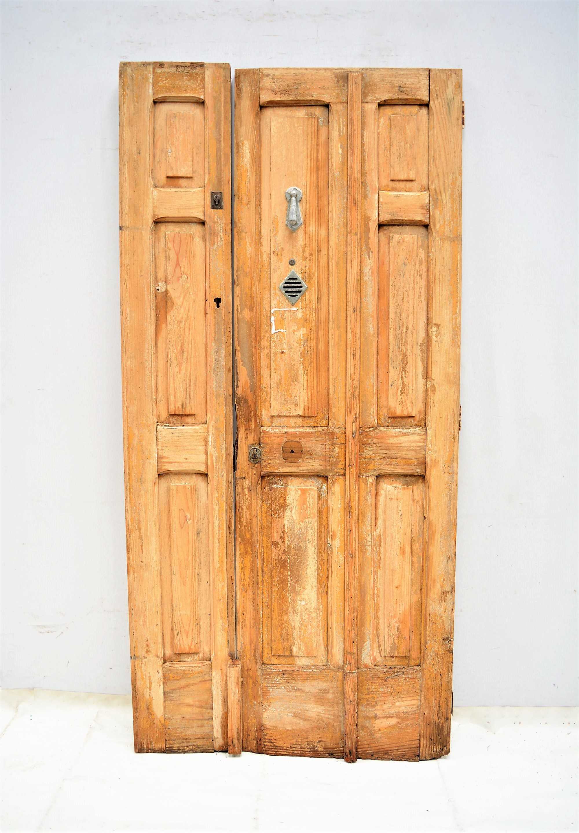 PUERTA DE MADERA DOBLE