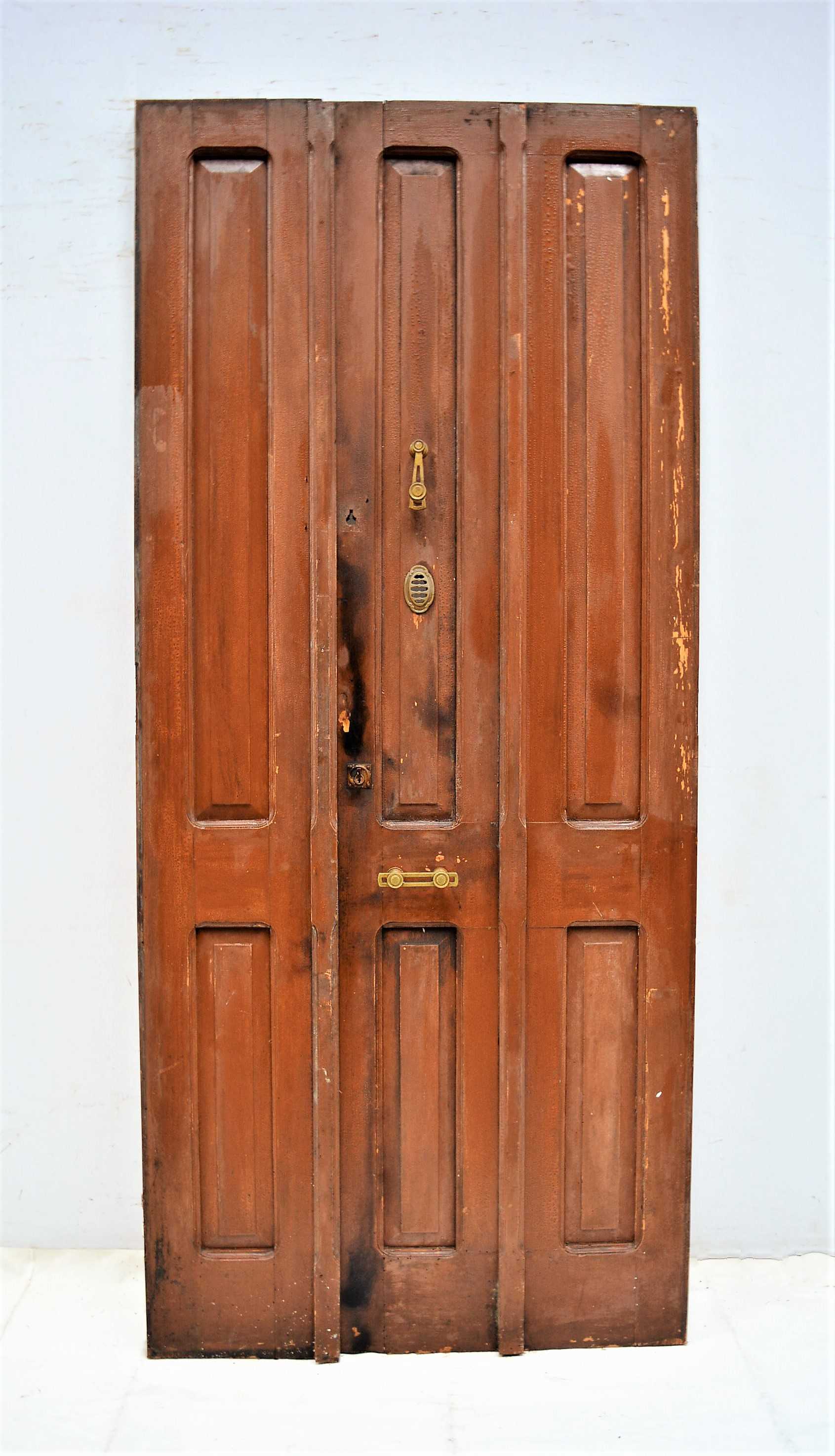 PUERTA DE MADERA DOBLE