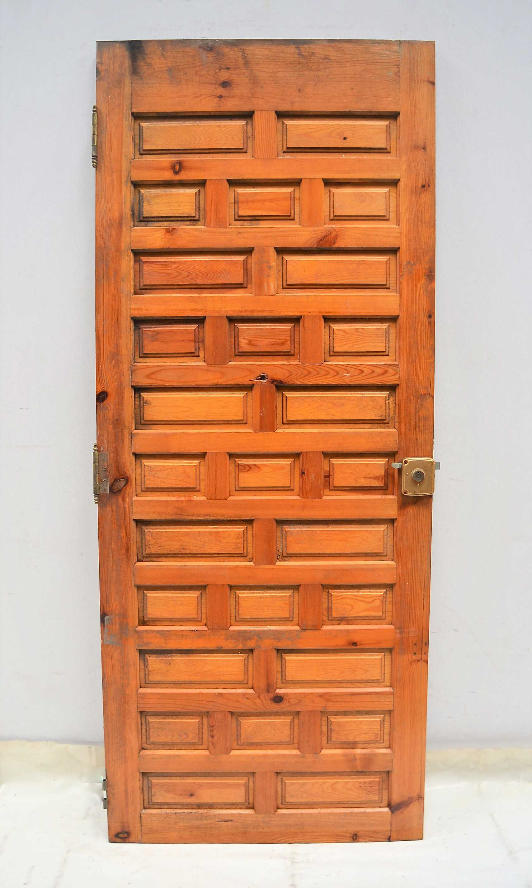 PUERTA DE MADERA