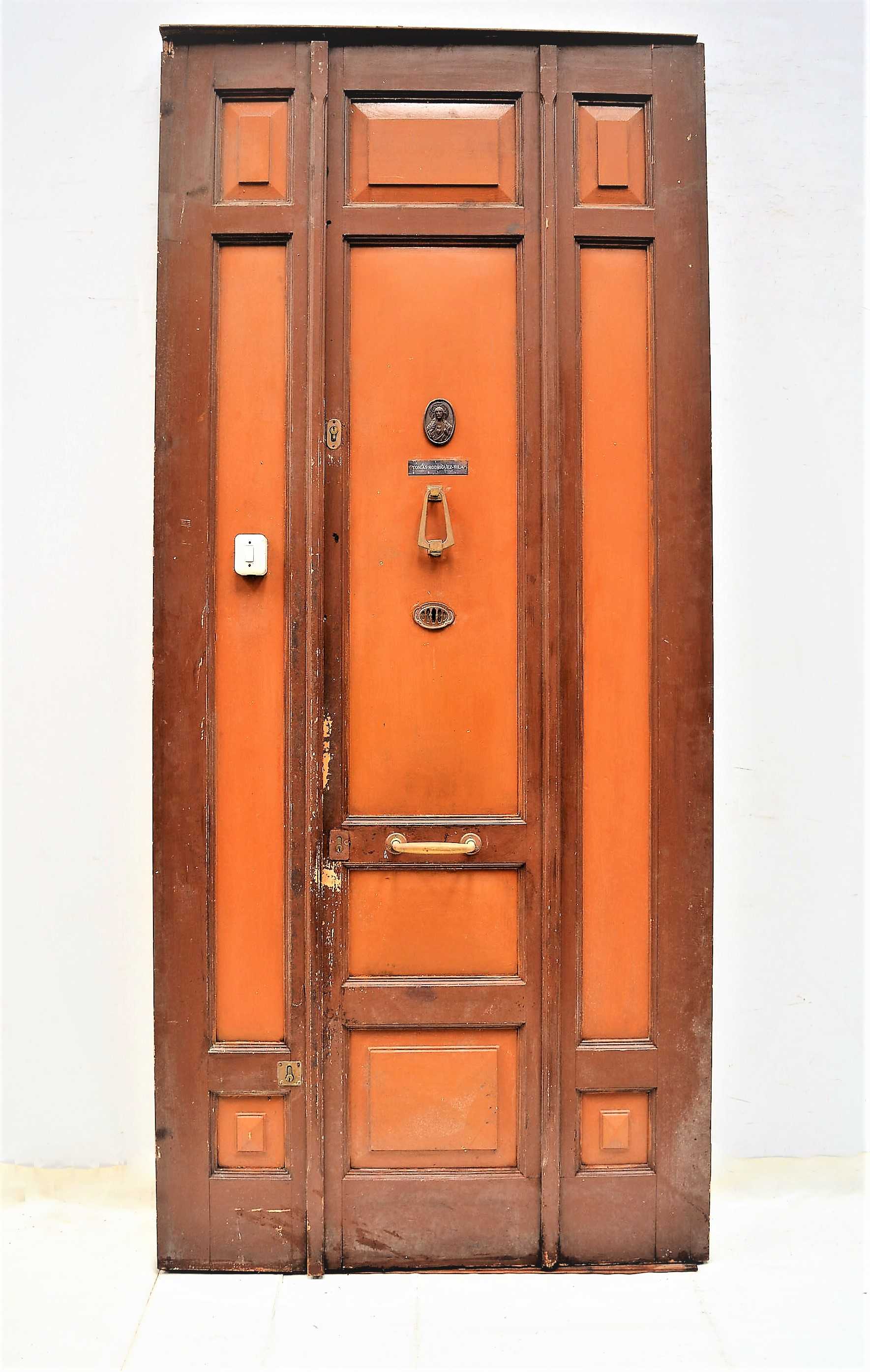 PUERTA DE MADERA DOBLE